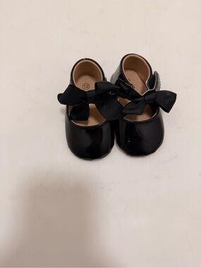 Classic Black Patent Baby Mary Janes with Grosgrain Bows